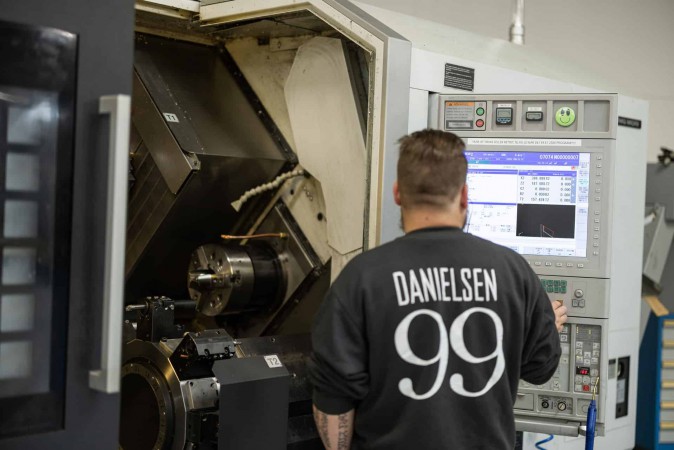 Voxen Technology is currently seeking new colleagues for our CNC milling team